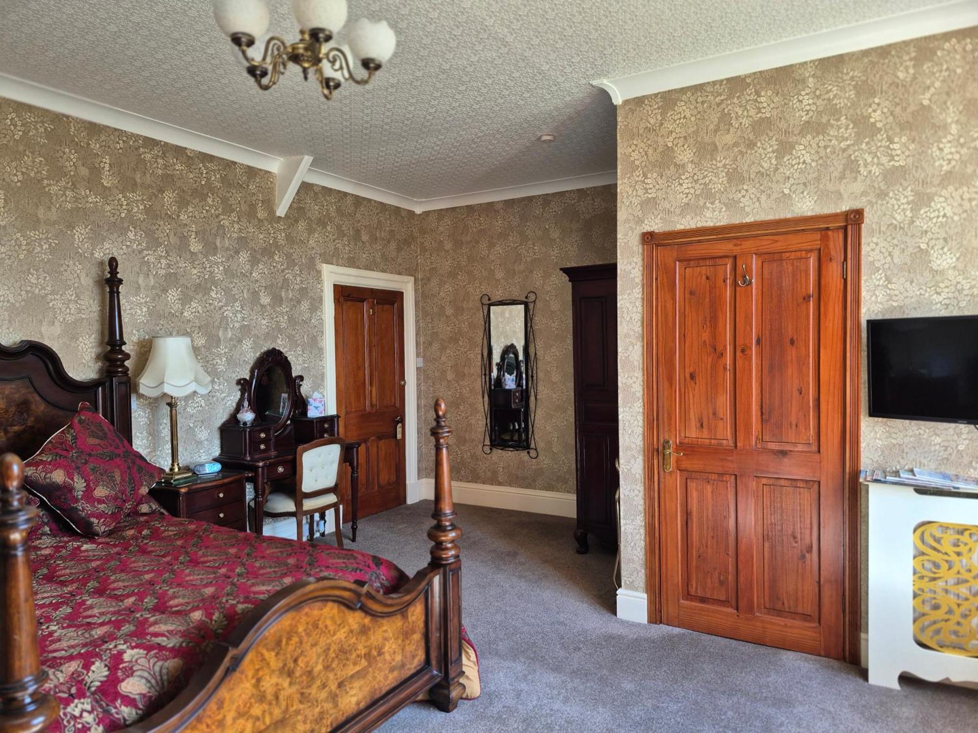 St David'S Guesthouse Haverfordwest Εξωτερικό φωτογραφία
